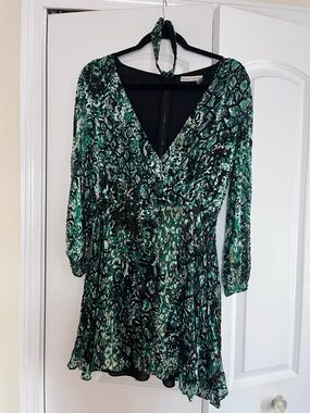 Alice + Olivia Green and Black V-Neck Long Sleeve Printed Dress